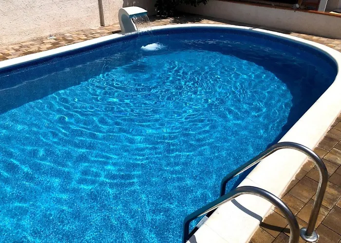 アパート Matej With Pool *