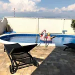 Matej With Pool 아파트 포블랴나